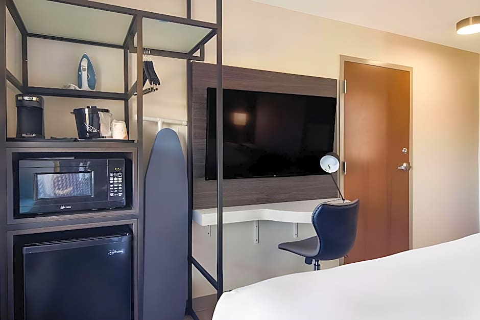 Rodeway Inn and Suites