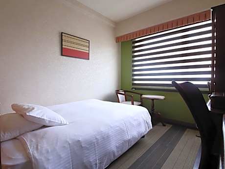 Single Room - Non-Smoking