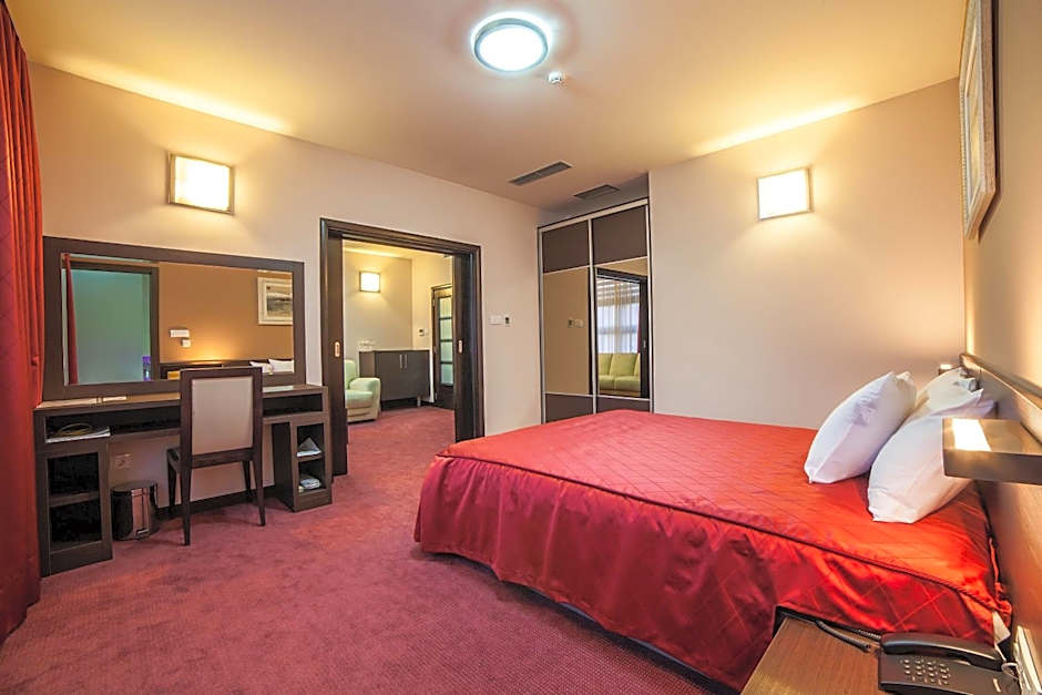 Zdjęcie 1 z 8 — 1 Bedroom Suite
