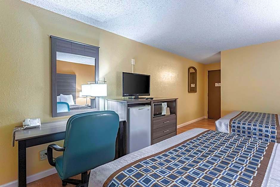 Rodeway Inn Farmington