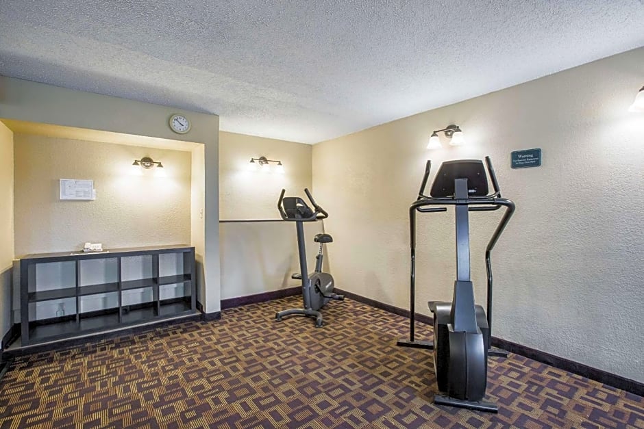 Quality Inn & Suites Lawrence - University Area
