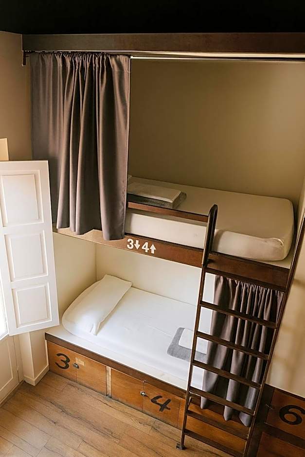 Black Swan Hostel Sevilla