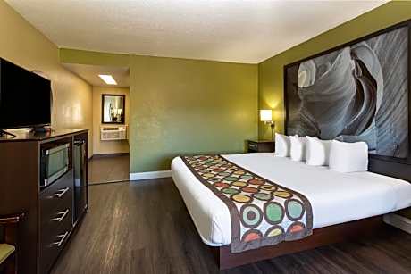 King Room - Mobility Access/Non-Smoking