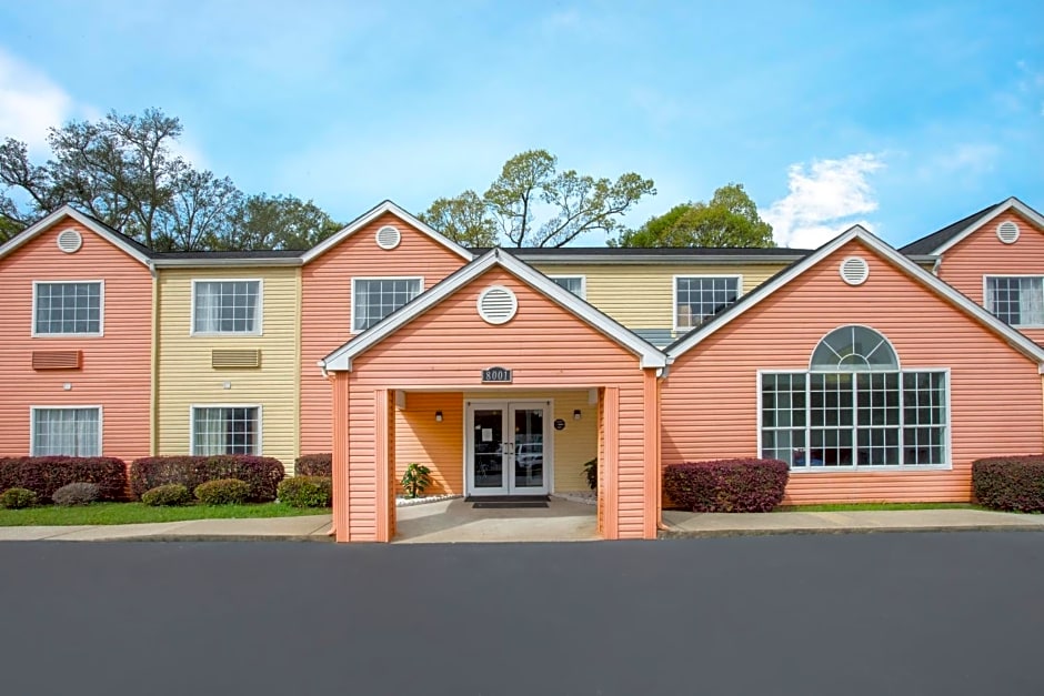 Super 8 by Wyndham Pensacola