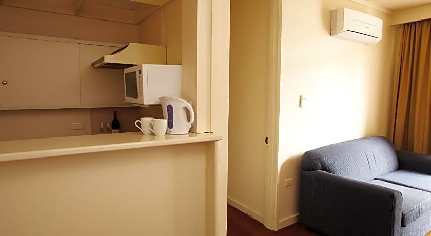 Comfort Hotel Adelaide Meridien