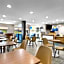 Days Inn & Suites by Wyndham Brandon Amphitheater