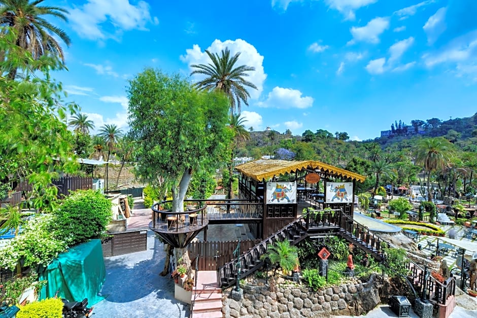 Chacha Inn - The Garden Retreat