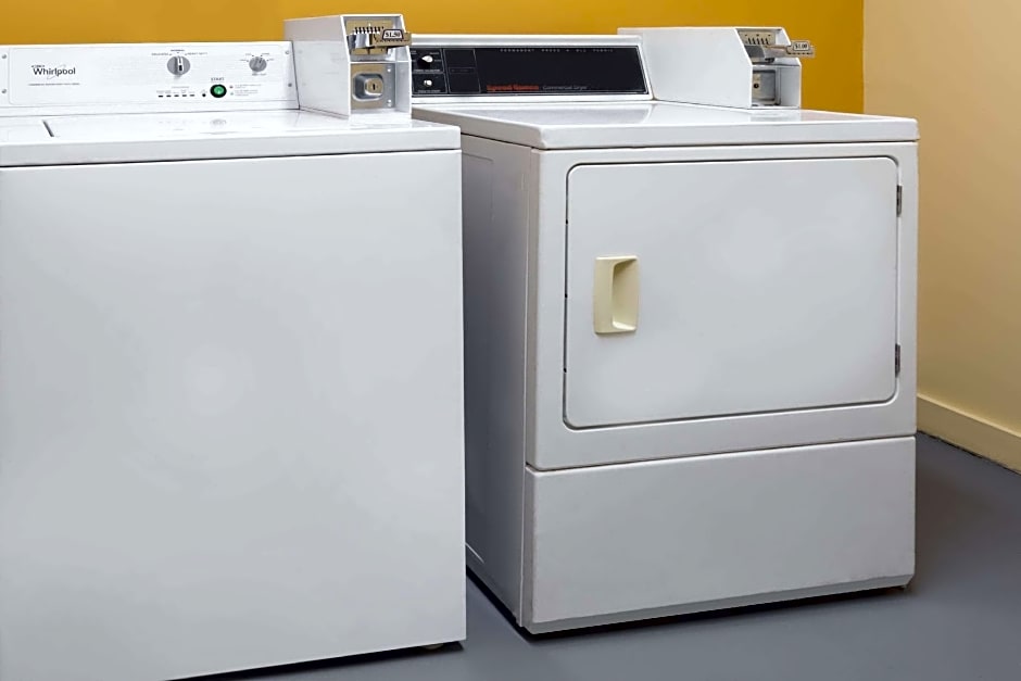 Days Inn by Wyndham Blakely