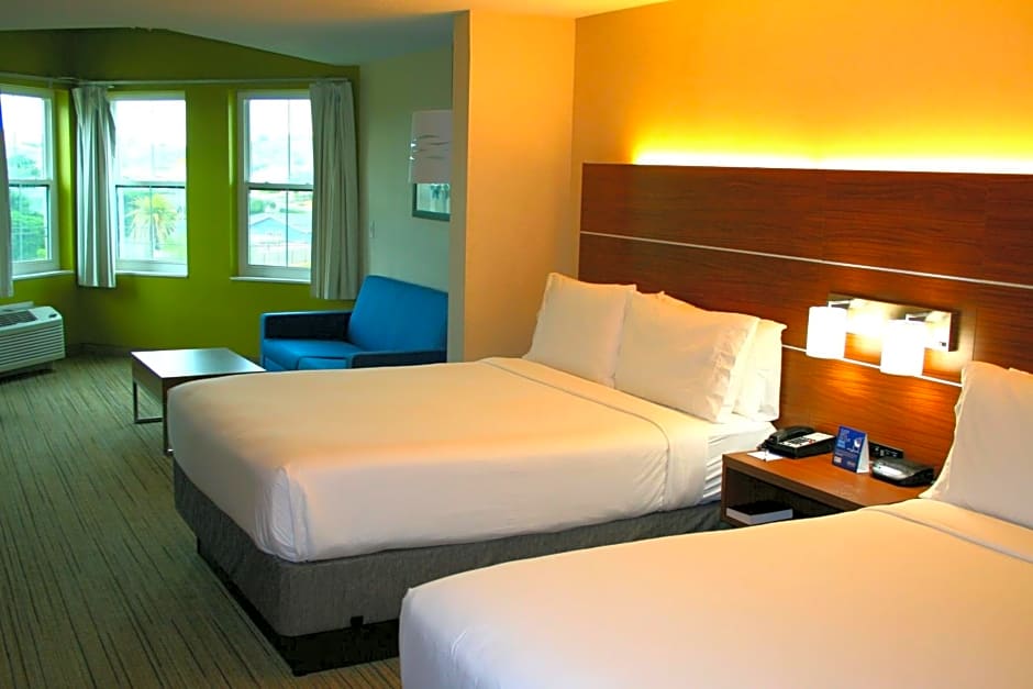 Holiday Inn Express Hotel & Suites Marina