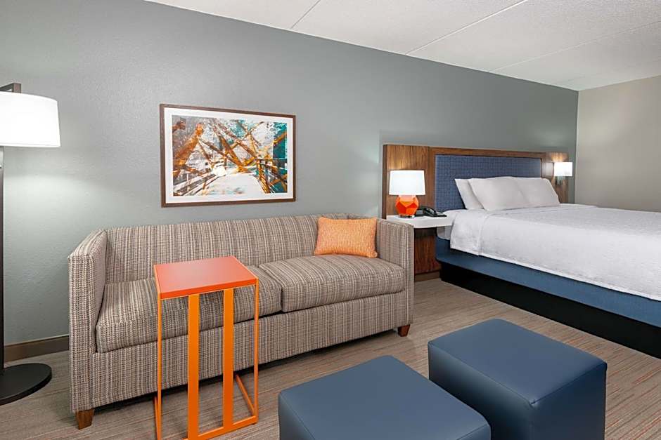 Hampton Inn & Suites Charlottesville at the University