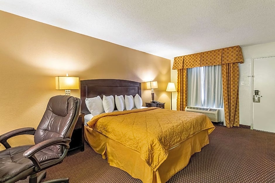 Rodeway Inn & Suites