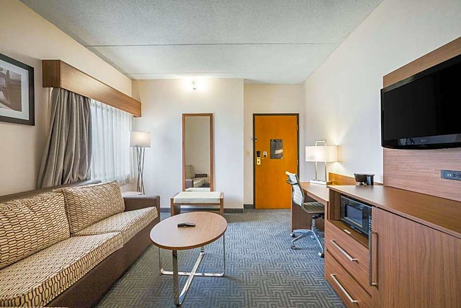 Quality Suites Lansing