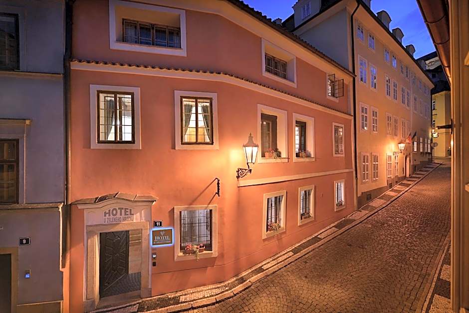 Hotel At the Green Grape