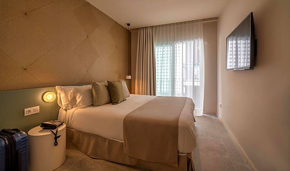 Aqua Hotel Bertran Park