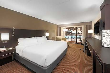 Standard King Room with Pool View