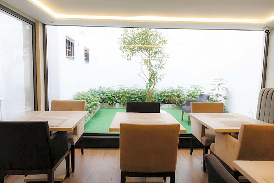 WINDSOR HOTEL CITY CENTER