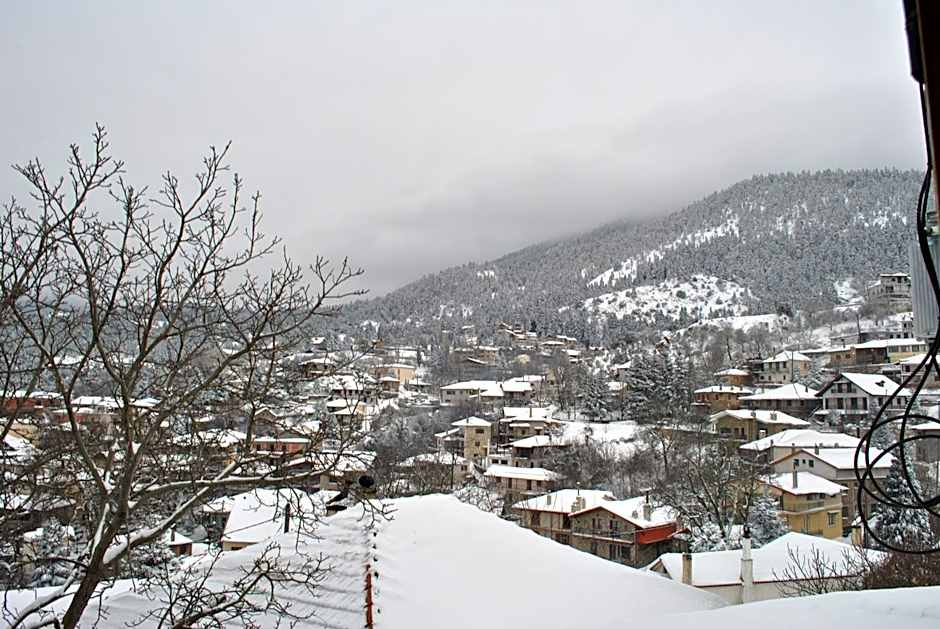 To Balkoni tis Agorianis