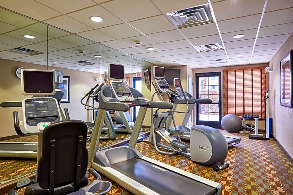 Holiday Inn Express & Suites El Paso Airport By IHG