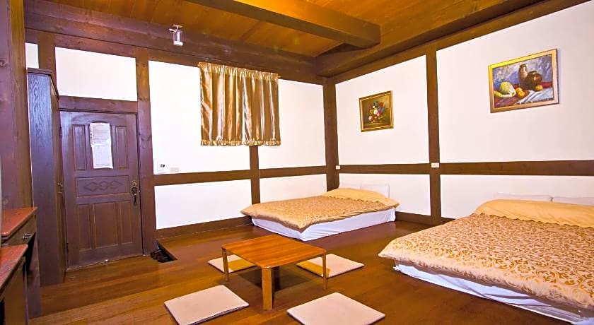 Maple Leaf Holiday Villa