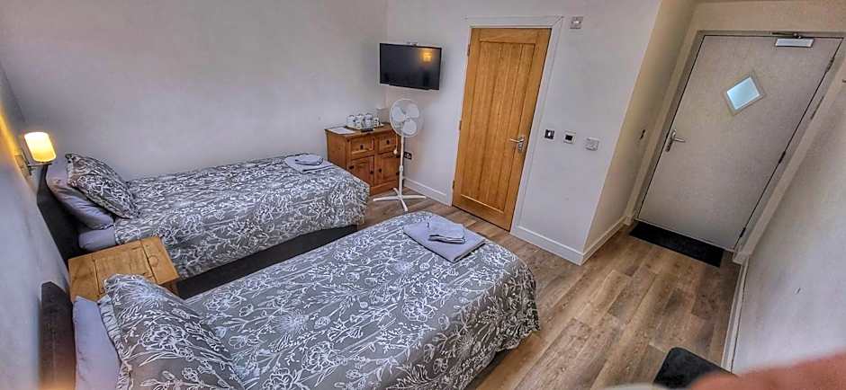 Deepcut Lodge Bed & Breakfast Self Service