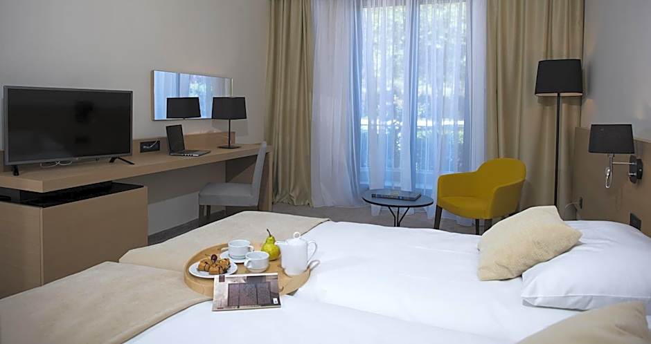 Photo 1 of 6 of Standard Double Room