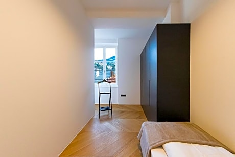 Three-Bedroom Apartment - Annex 492 ft