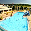 Grand Marquis Waterpark Hotel & Suites
