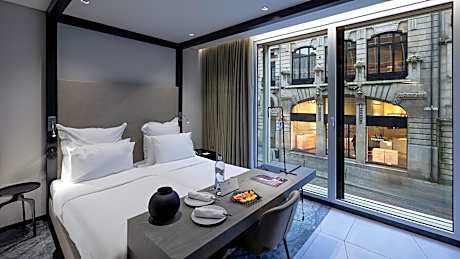 Twin Room with City View
