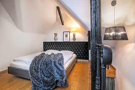 Deluxe Double Room (2)