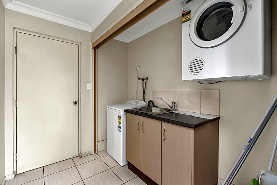 Western Gateway Motel and Apartments