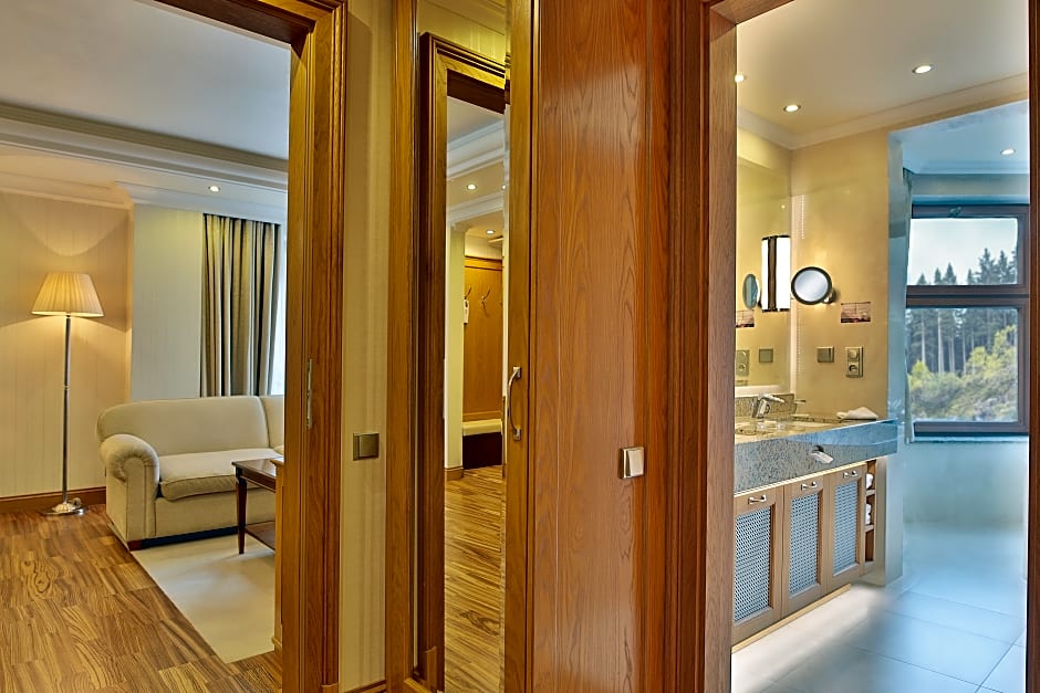 Photo 1 of 6 of Suite, River View