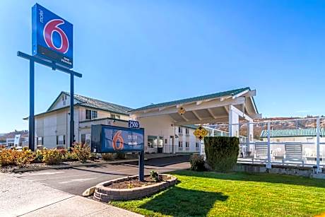 Motel 6-The Dalles, OR