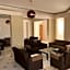Village Inn Studios & Family Apartments