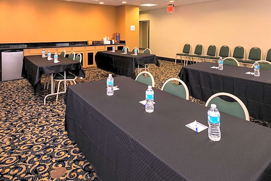 Holiday Inn Express & Suites Bucyrus by IHG