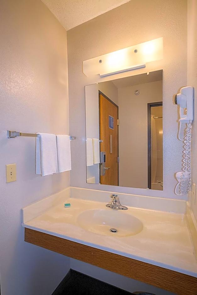 Royal Inn & Suites Milaca