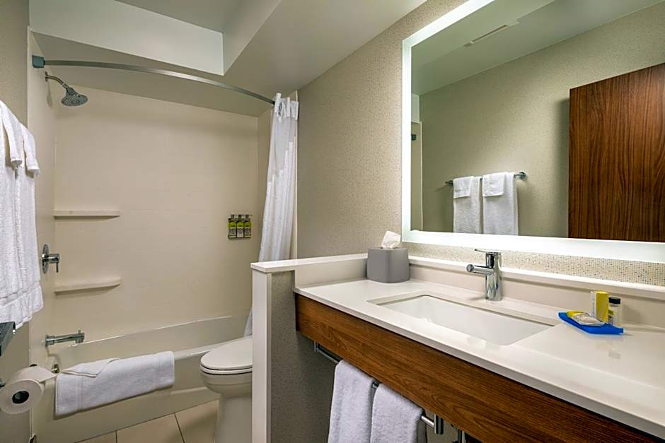 Holiday Inn Express and Suites Chatsworth By IHG