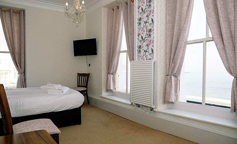 Four Oaks Hotel