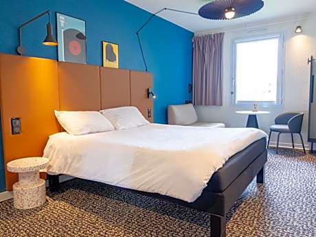 Standard Room with One Double bed and One Small bed