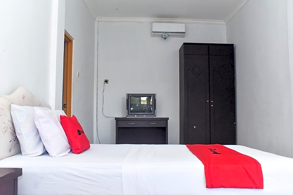 RedDoorz Plus @ Tirta Kencana Hotel
