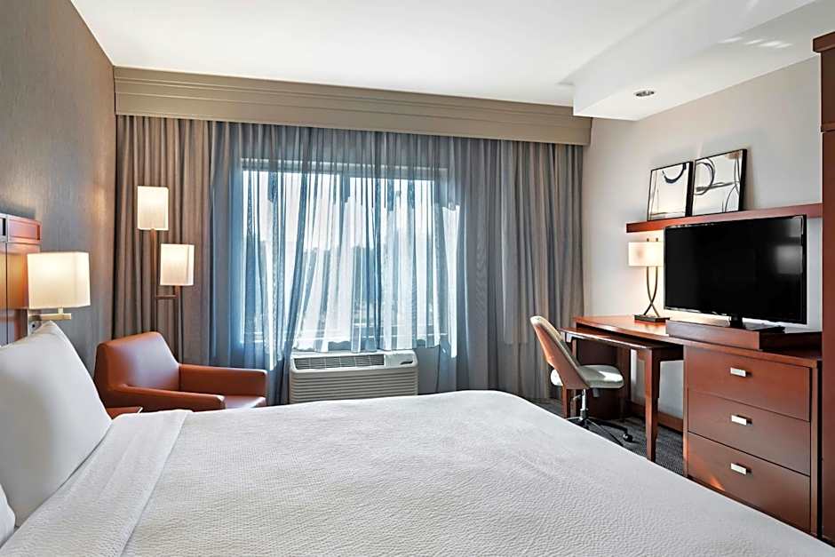 Courtyard by Marriott Long Beach Airport