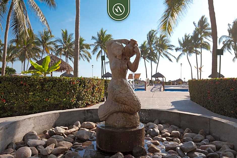 Mexican Styled 2 BR Condo - Beachfront - Pool