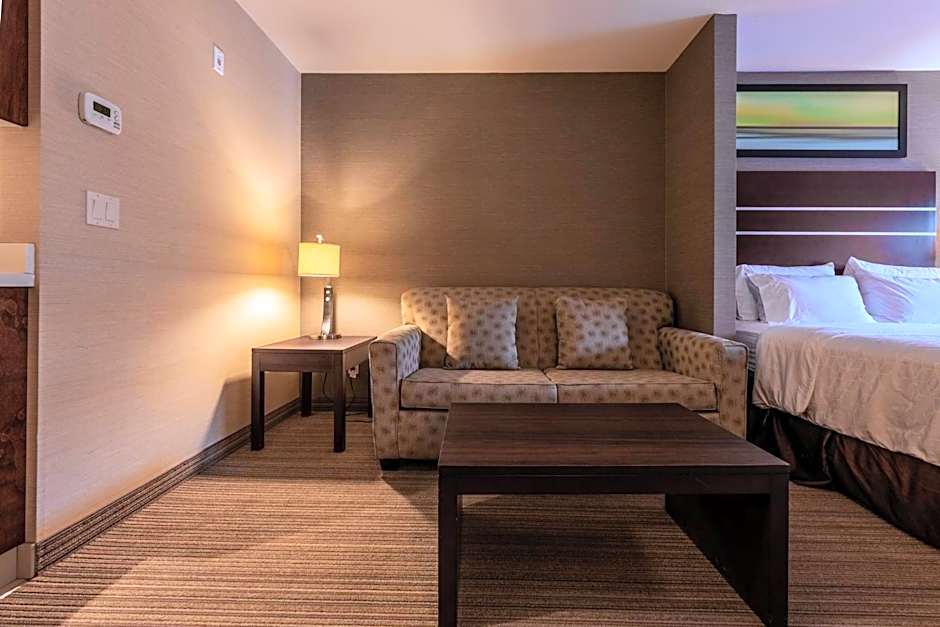 Holiday Inn Express Golden-Kicking Horse By IHG