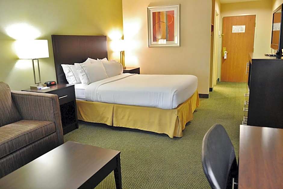 Holiday Inn Express Hotel & Suites Center Township By IHG
