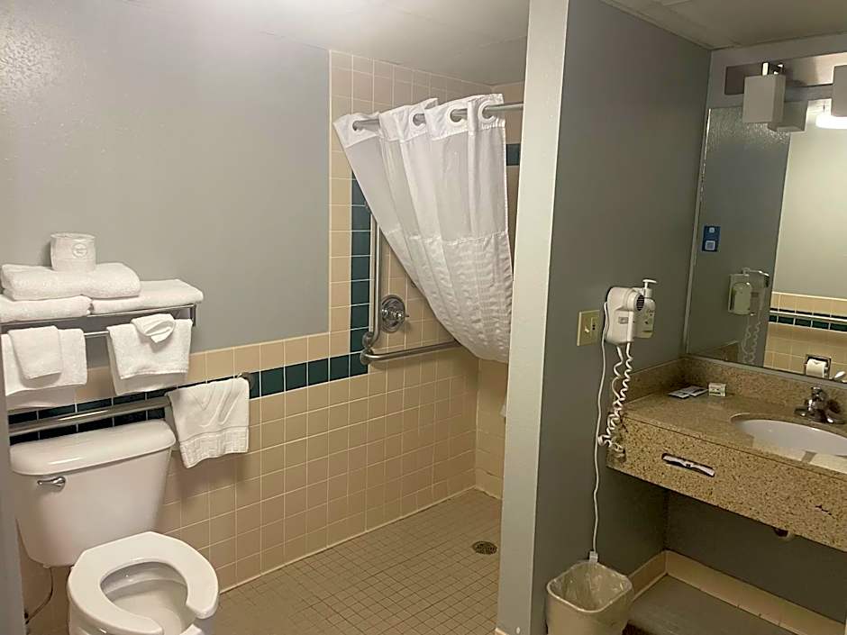 AmericInn by Wyndham Hartford WI