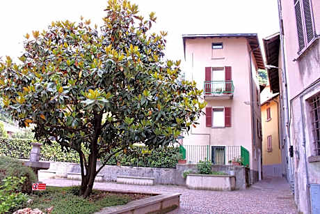 LA MAGNOLIA Guests House