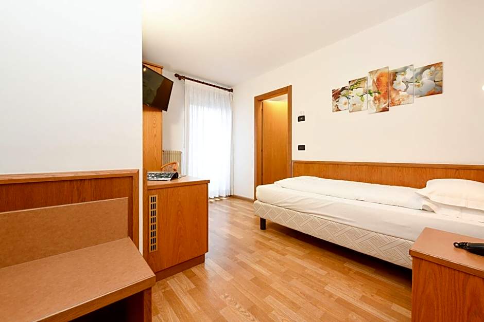 Photo 1 of 5 of Single Room