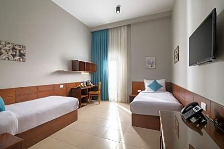 Queen Room with Garden View