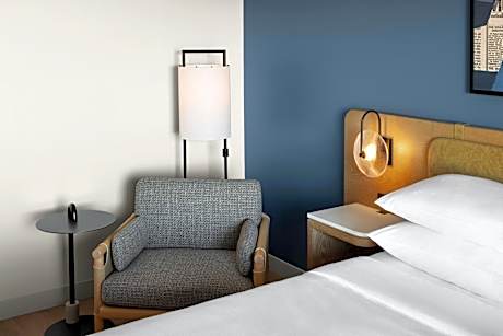 Studio Suite, 1 King, Sofa bed, City view