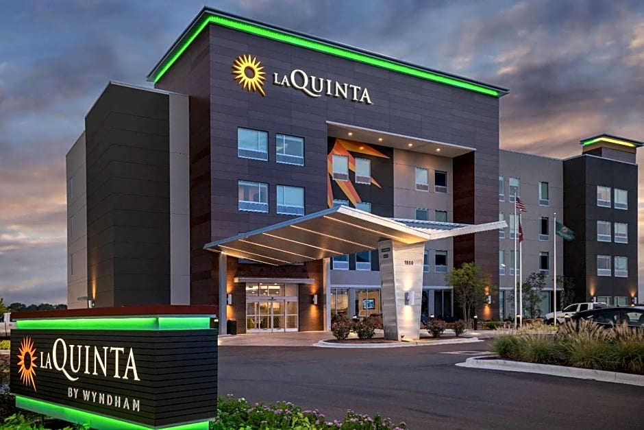 La Quinta Inn & Suites by Wyndham West Memphis