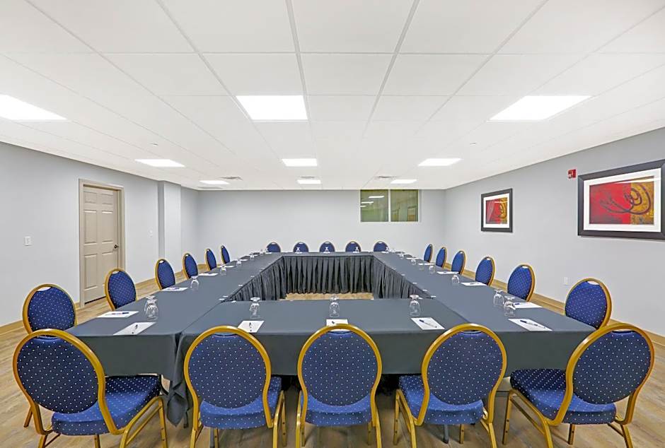 Holiday Inn Express Hotel & Suites - Woodstock By IHG